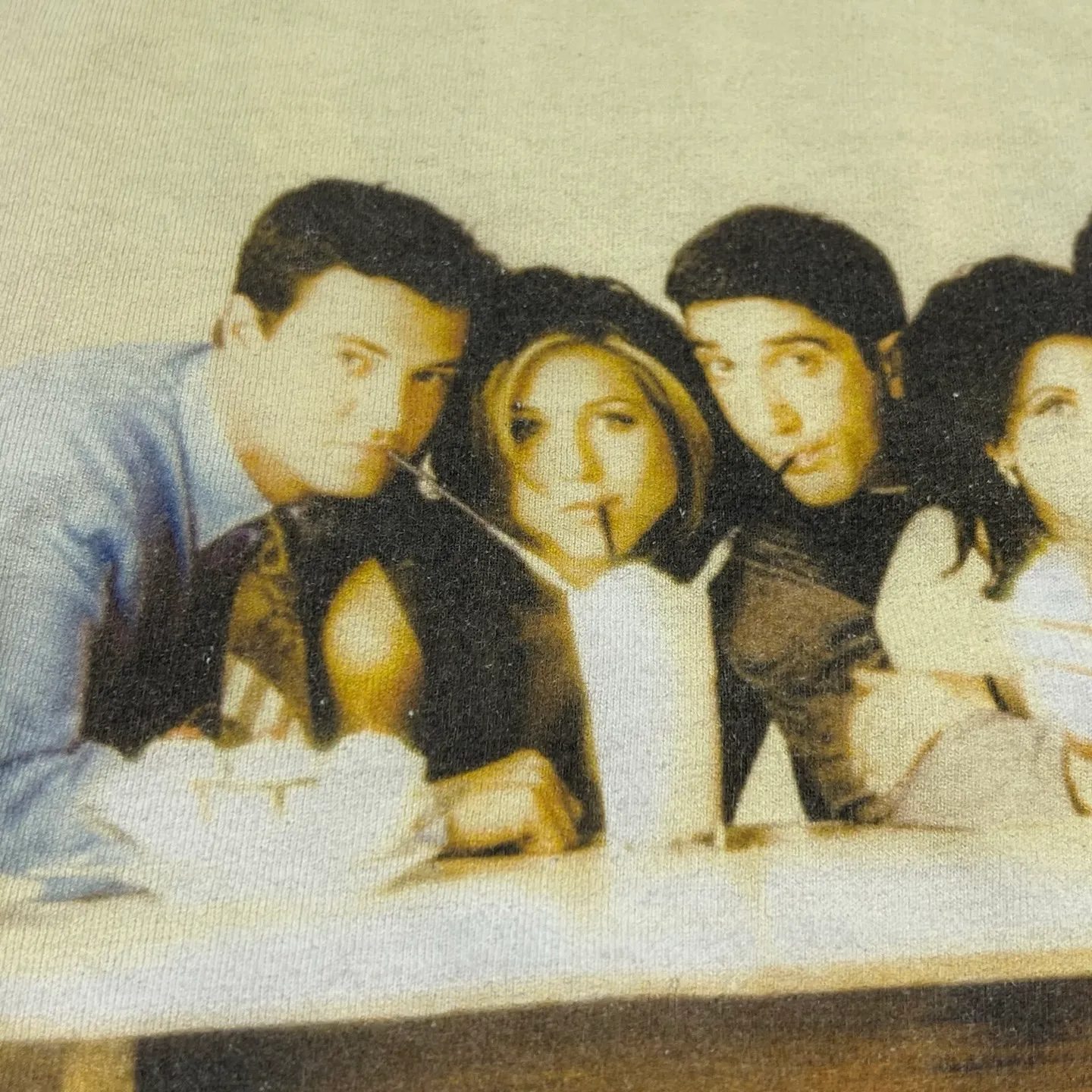 SAINT Mxxxxxx × FRIENDS FRD_SS TEE/FRIENDS/WHT American TV series Friends co-branded short-sleeves White stills TEE Beige S-XL Ready-made garments washed and distressed The top domestic printing factory God restored the correct accessories Friends co-branded wash mark Top purchasing level
